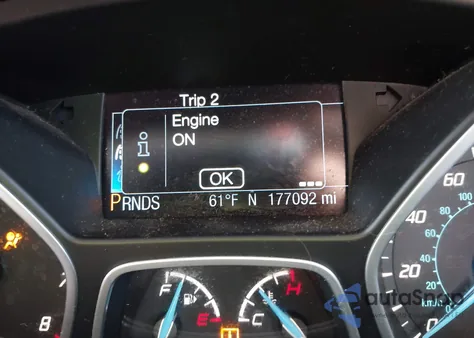 2013 Ford Focus Titanium z USA, uszkodzony, nr VIN 1FADP3J24DL335271